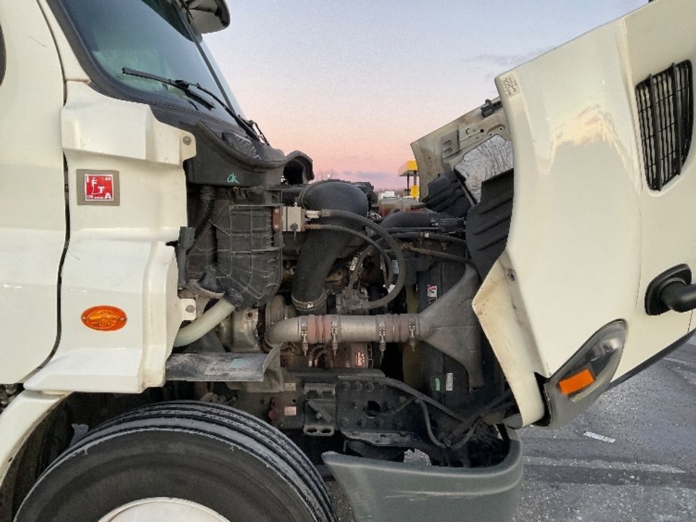 Day Cab Tractor-Heavy Duty Tractors-Freightliner-2018-Cascadia 11364ST-Milwaukee-WI-431,100\n\t\tmiles-$ 36,750 - Image 15