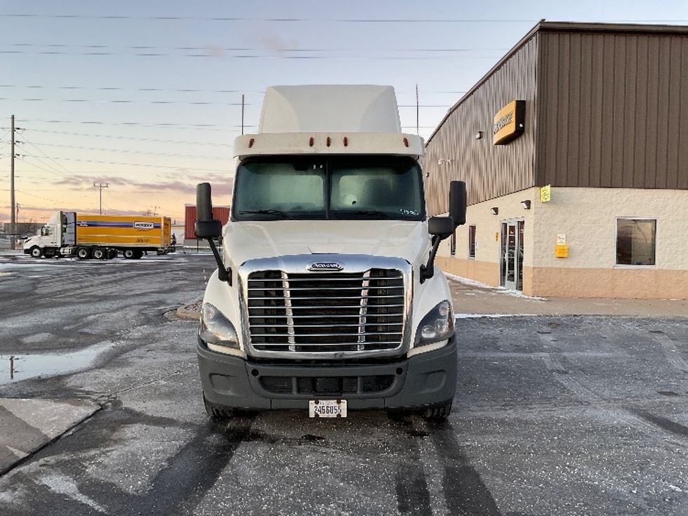 Day Cab Tractor-Heavy Duty Tractors-Freightliner-2018-Cascadia 11364ST-Milwaukee-WI-431,100\n\t\tmiles-$ 36,750 - Image 2
