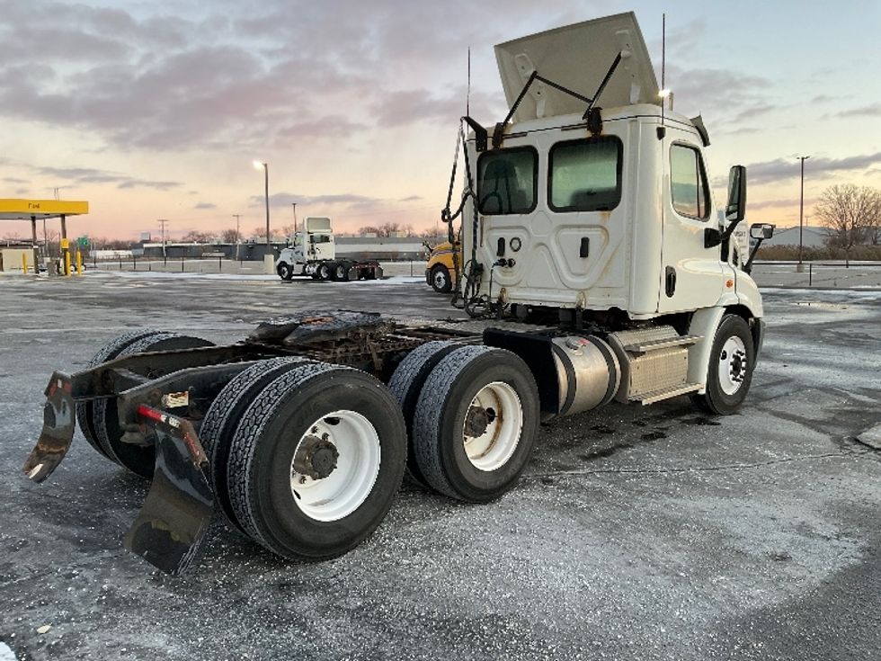 Day Cab Tractor-Heavy Duty Tractors-Freightliner-2018-Cascadia 11364ST-Milwaukee-WI-431,100\n\t\tmiles-$ 36,750 - Image 7
