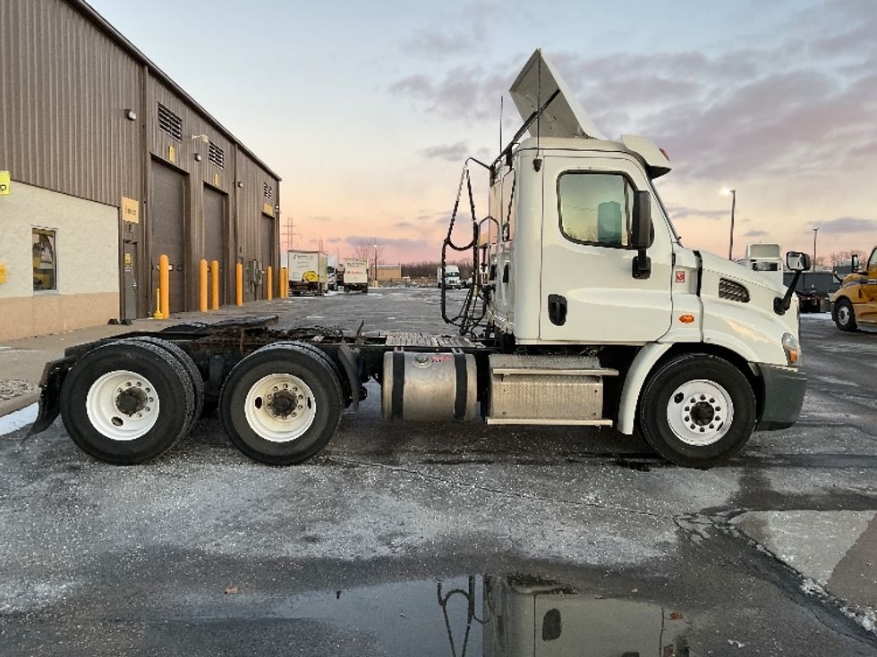 Day Cab Tractor-Heavy Duty Tractors-Freightliner-2018-Cascadia 11364ST-Milwaukee-WI-431,100\n\t\tmiles-$ 36,750 - Image 8