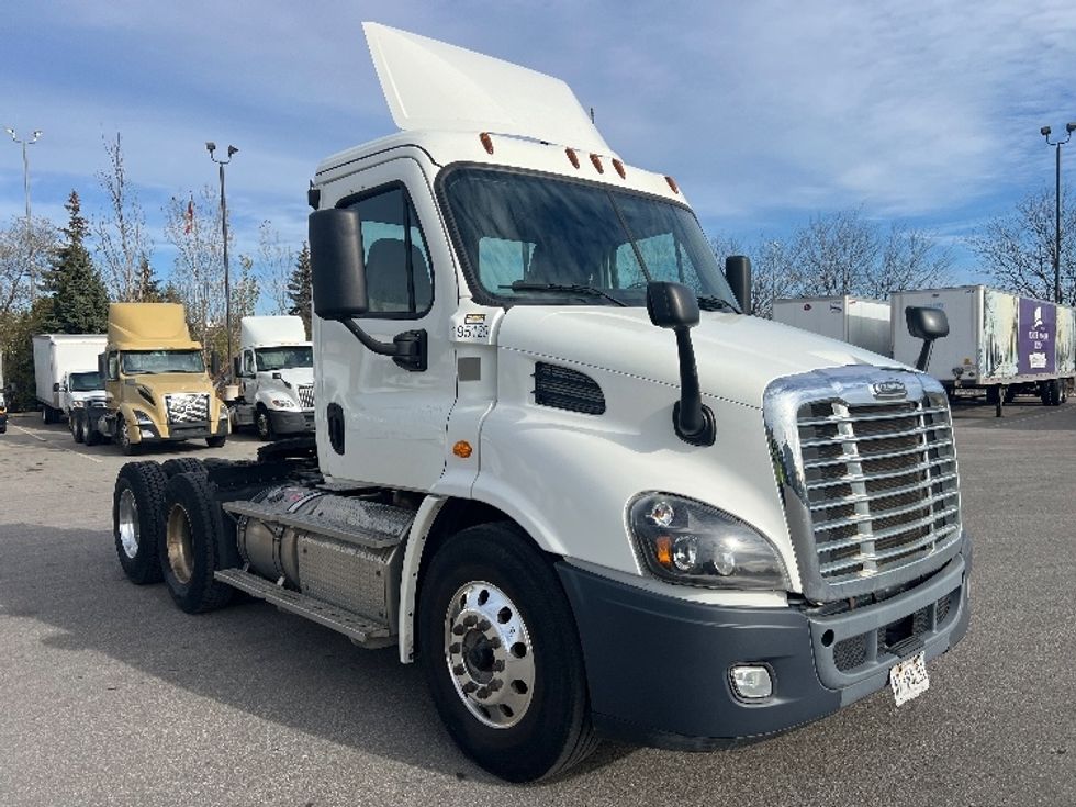 Day Cab Tractor-Heavy Duty Tractors-Freightliner-2018-Cascadia 11364ST-Mississauga-ON-168,701\n\t\tkm-$ 52,750 - Image 1