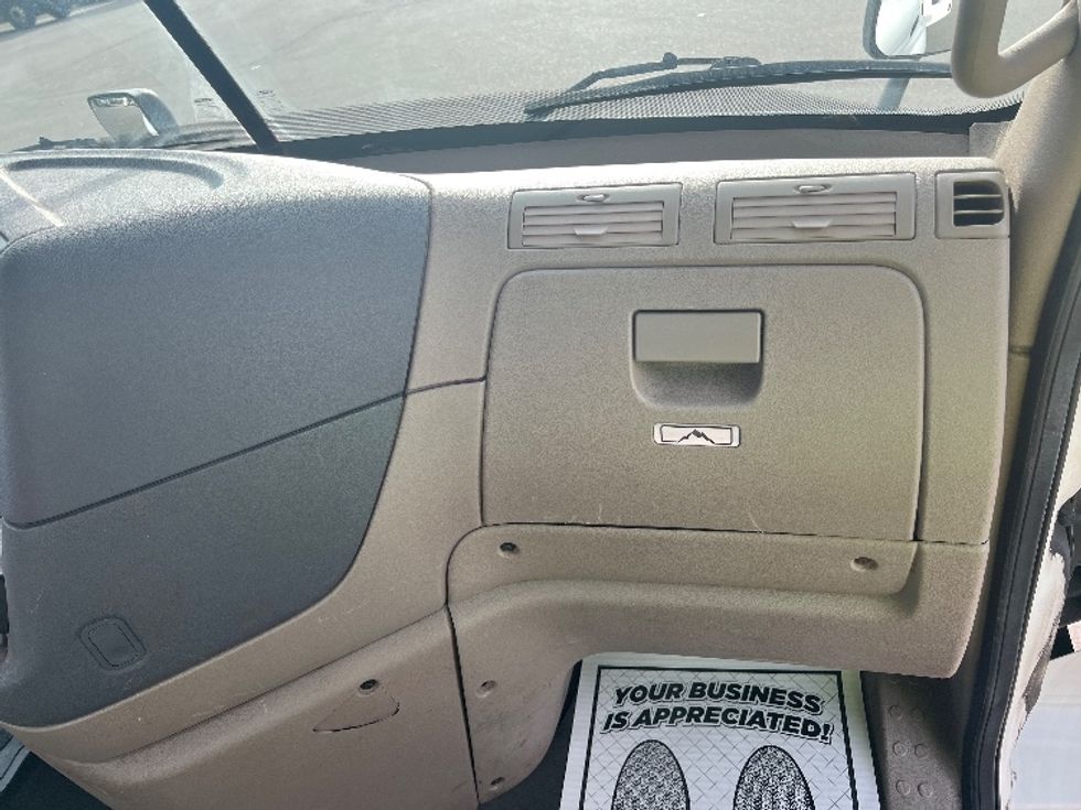 Day Cab Tractor-Heavy Duty Tractors-Freightliner-2018-Cascadia 11364ST-Mississauga-ON-168,701\n\t\tkm-$ 52,750 - Image 13