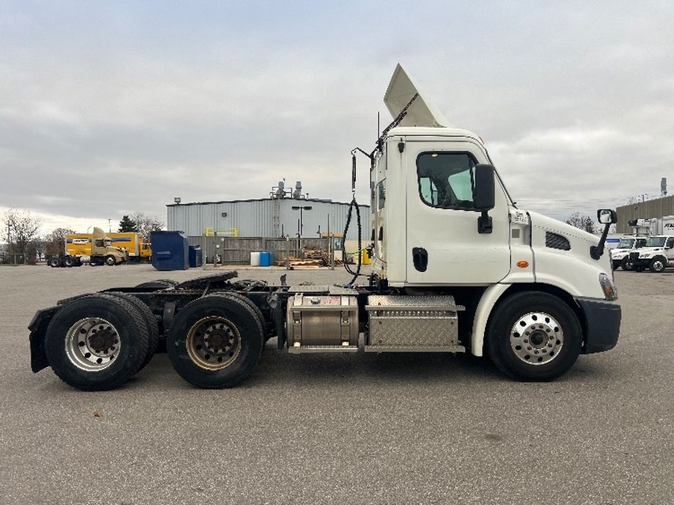 Day Cab Tractor-Heavy Duty Tractors-Freightliner-2018-Cascadia 11364ST-Mississauga-ON-168,701\n\t\tkm-$ 52,750 - Image 8