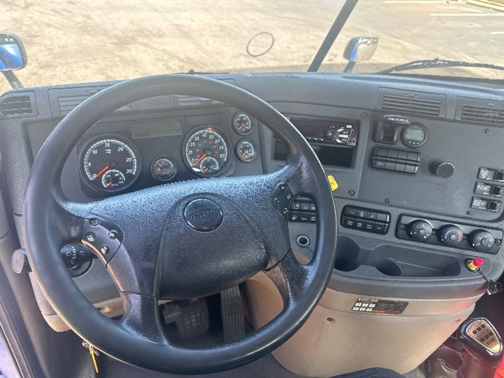 Day Cab Tractor-Heavy Duty Tractors-Freightliner-2018-Cascadia 11364ST-North Bergen-NJ-176,079\n\t\tmiles-$ 47,750 - Image 10