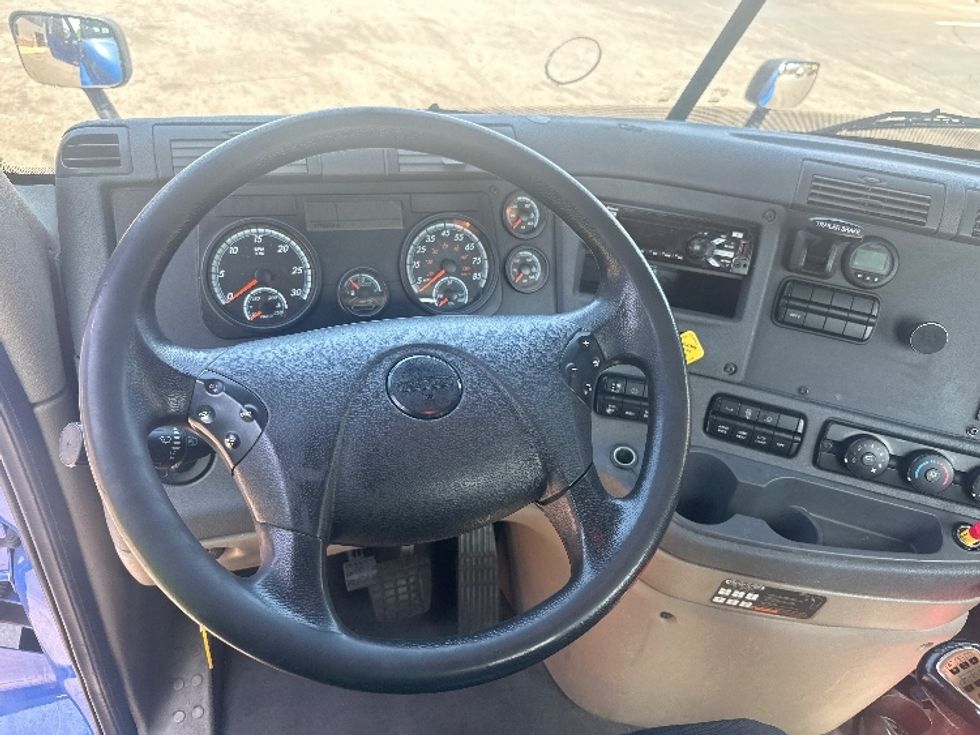 Day Cab Tractor-Heavy Duty Tractors-Freightliner-2018-Cascadia 11364ST-North Bergen-NJ-176,079\n\t\tmiles-$ 47,750 - Image 11