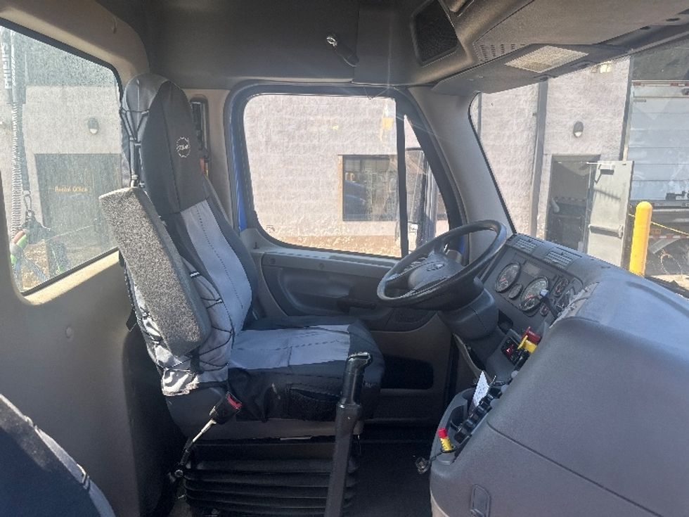 Day Cab Tractor-Heavy Duty Tractors-Freightliner-2018-Cascadia 11364ST-North Bergen-NJ-176,079\n\t\tmiles-$ 47,750 - Image 14