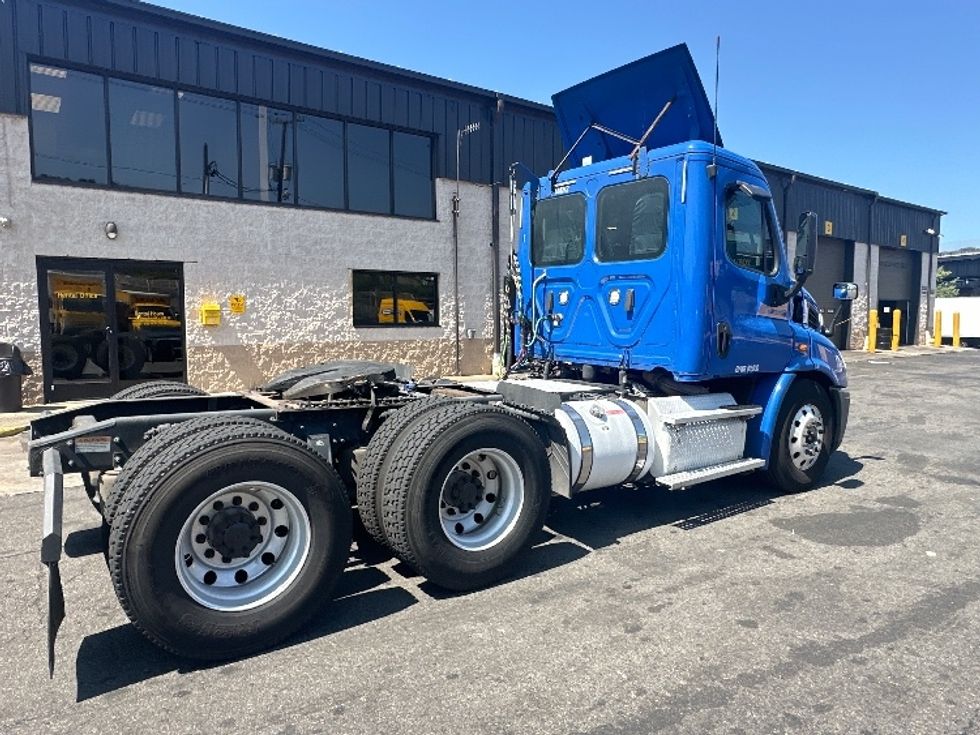 Day Cab Tractor-Heavy Duty Tractors-Freightliner-2018-Cascadia 11364ST-North Bergen-NJ-176,079\n\t\tmiles-$ 47,750 - Image 7