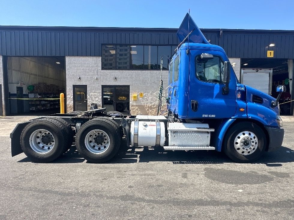 Day Cab Tractor-Heavy Duty Tractors-Freightliner-2018-Cascadia 11364ST-North Bergen-NJ-176,079\n\t\tmiles-$ 47,750 - Image 8