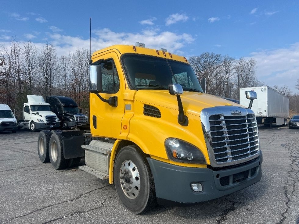 Day Cab Tractor-Heavy Duty Tractors-Freightliner-2018-Cascadia 11364ST-Oakwood Village-OH-349,361
		miles-$ 35,500