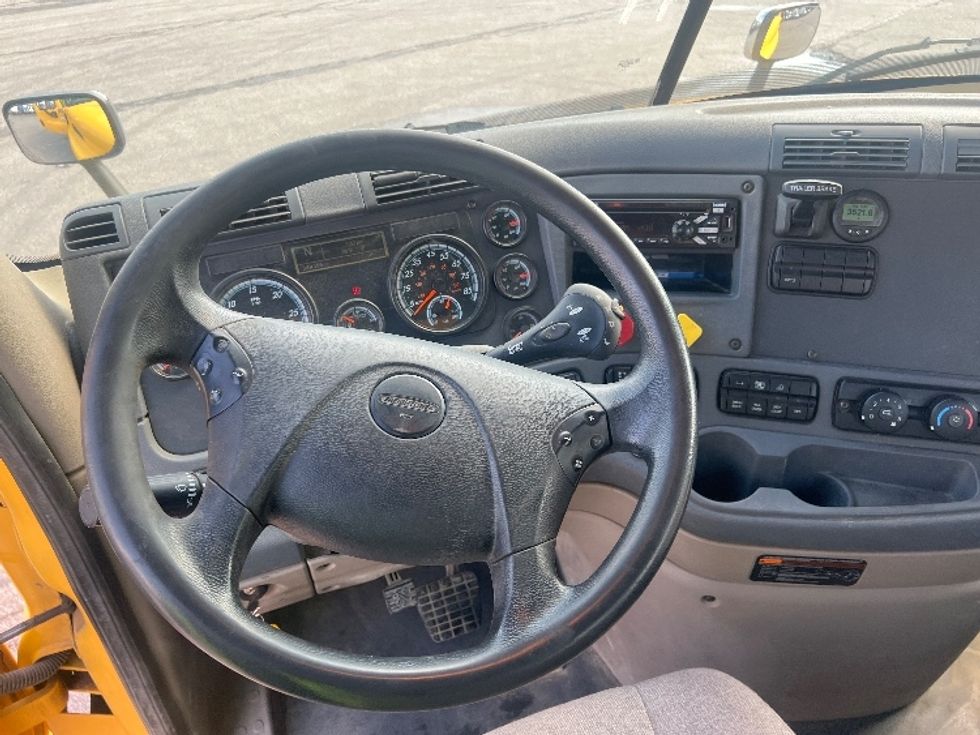 Day Cab Tractor-Heavy Duty Tractors-Freightliner-2018-Cascadia 11364ST-Oakwood Village-OH-349,361\n\t\tmiles-$ 35,500 - Image 11