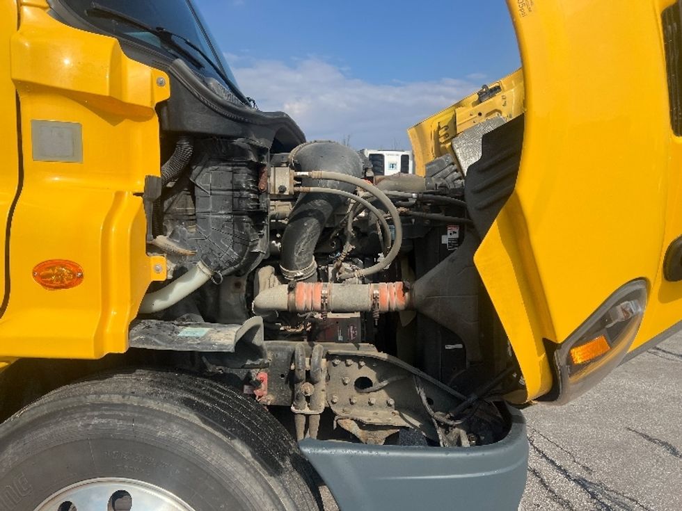 Day Cab Tractor-Heavy Duty Tractors-Freightliner-2018-Cascadia 11364ST-Oakwood Village-OH-349,361\n\t\tmiles-$ 35,500 - Image 15