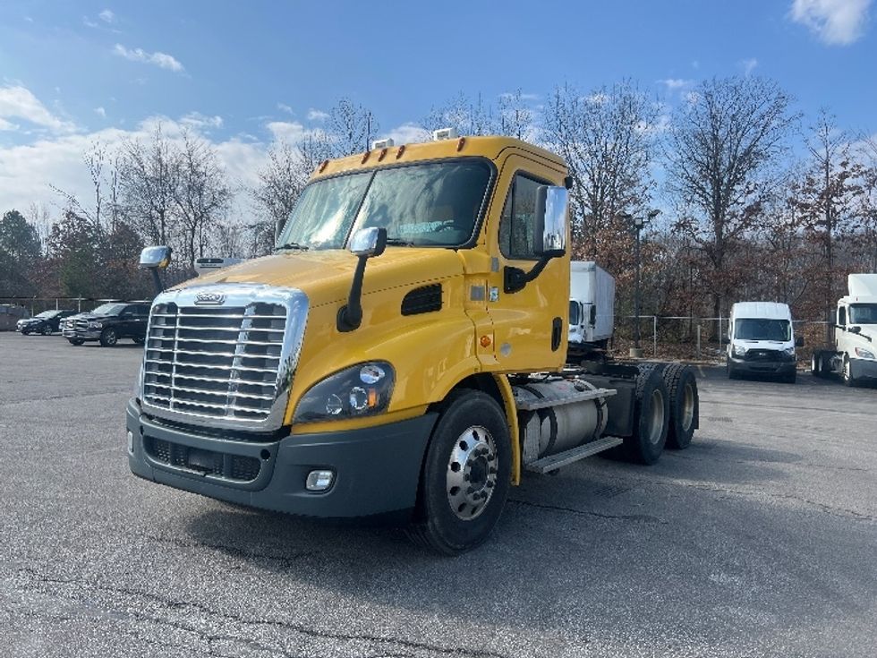 Day Cab Tractor-Heavy Duty Tractors-Freightliner-2018-Cascadia 11364ST-Oakwood Village-OH-349,361\n\t\tmiles-$ 35,500 - Image 3
