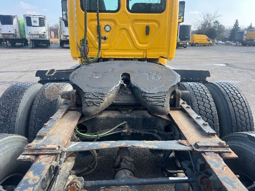 Day Cab Tractor-Heavy Duty Tractors-Freightliner-2018-Cascadia 11364ST-Oakwood Village-OH-349,361\n\t\tmiles-$ 35,500 - Image 6