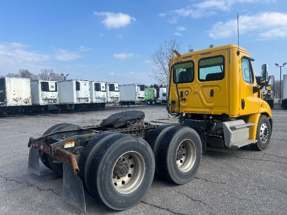 Day Cab Tractor-Heavy Duty Tractors-Freightliner-2018-Cascadia 11364ST-Oakwood Village-OH-349,361\n\t\tmiles-$ 35,500 - Image 7