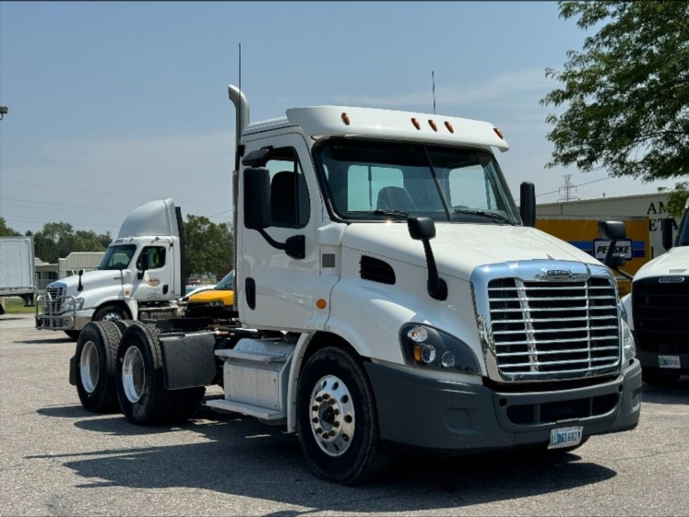 Day Cab Tractor-Heavy Duty Tractors-Freightliner-2018-Cascadia 11364ST-Omaha-NE-279,279\n\t\tmiles-$ 47,250 - Image 1