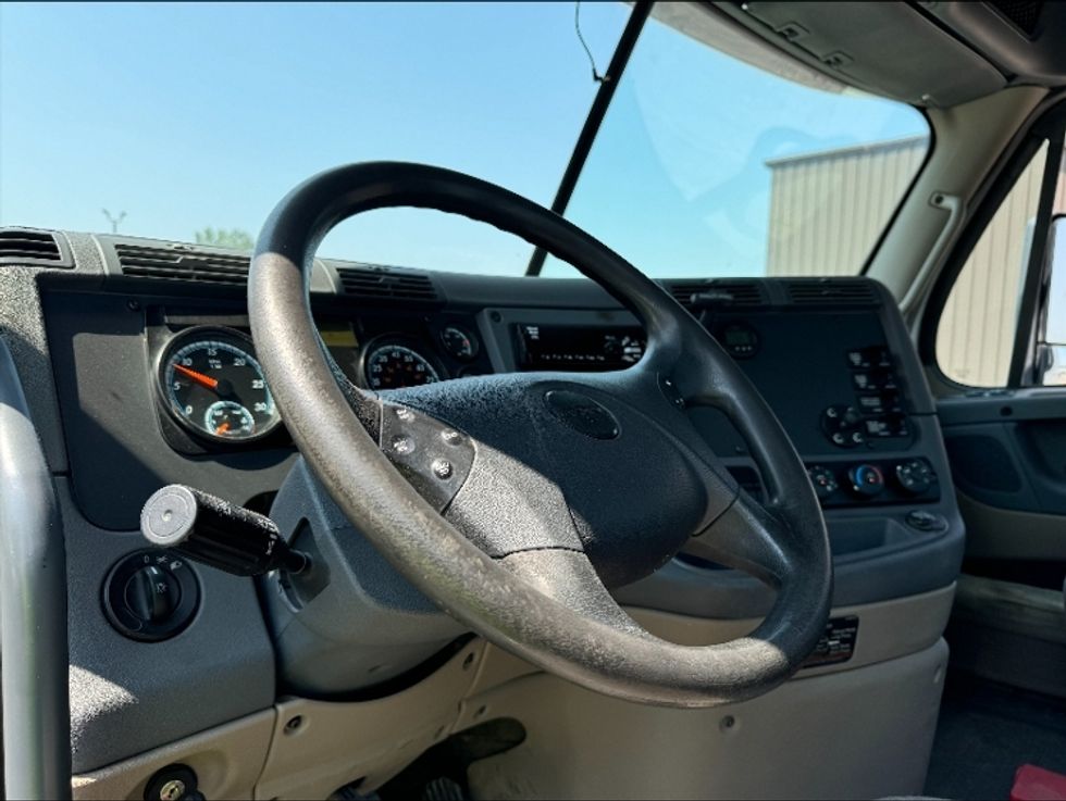 Day Cab Tractor-Heavy Duty Tractors-Freightliner-2018-Cascadia 11364ST-Omaha-NE-279,279\n\t\tmiles-$ 47,250 - Image 10