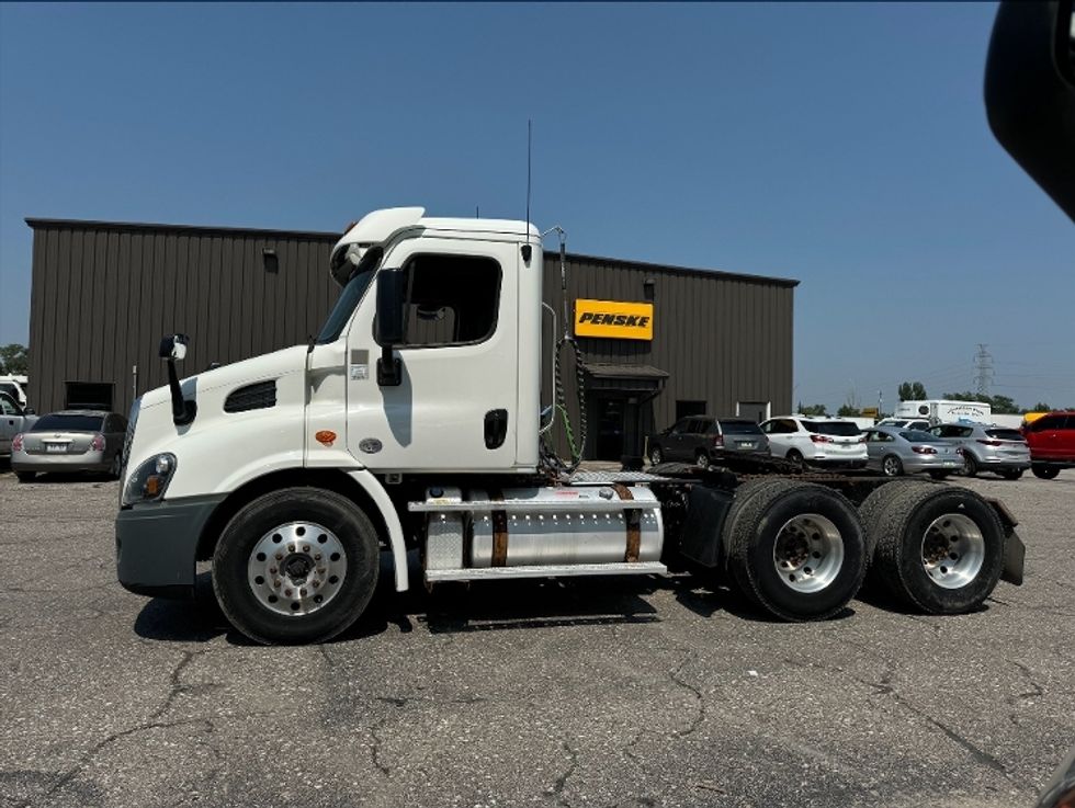 Day Cab Tractor-Heavy Duty Tractors-Freightliner-2018-Cascadia 11364ST-Omaha-NE-279,279\n\t\tmiles-$ 47,250 - Image 4