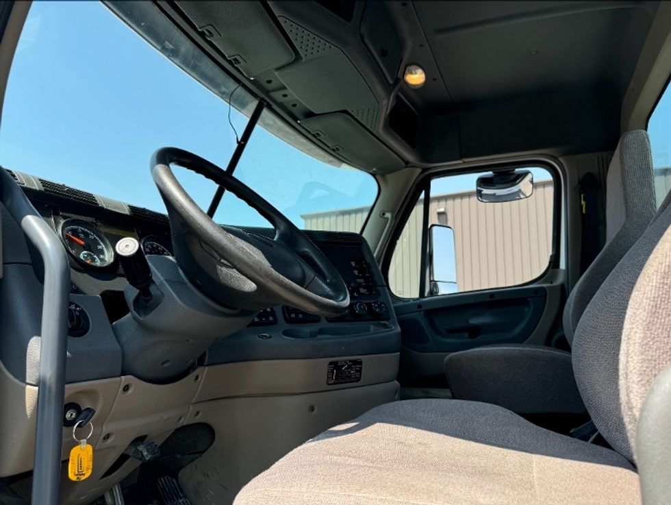 Day Cab Tractor-Heavy Duty Tractors-Freightliner-2018-Cascadia 11364ST-Omaha-NE-279,279\n\t\tmiles-$ 47,250 - Image 9