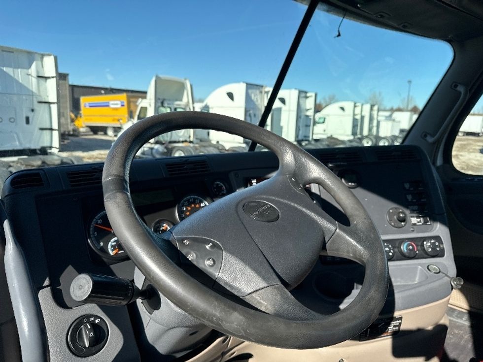 Day Cab Tractor-Heavy Duty Tractors-Freightliner-2018-Cascadia 11364ST-Omaha-NE-306,645\n\t\tmiles-$ 45,500 - Image 10