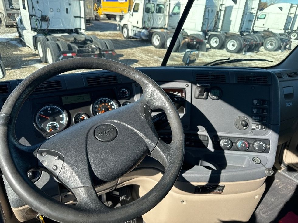 Day Cab Tractor-Heavy Duty Tractors-Freightliner-2018-Cascadia 11364ST-Omaha-NE-306,645\n\t\tmiles-$ 45,500 - Image 11