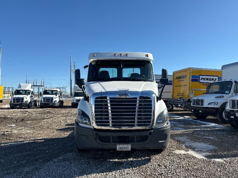 Day Cab Tractor-Heavy Duty Tractors-Freightliner-2018-Cascadia 11364ST-Omaha-NE-306,645\n\t\tmiles-$ 45,500 - Image 2