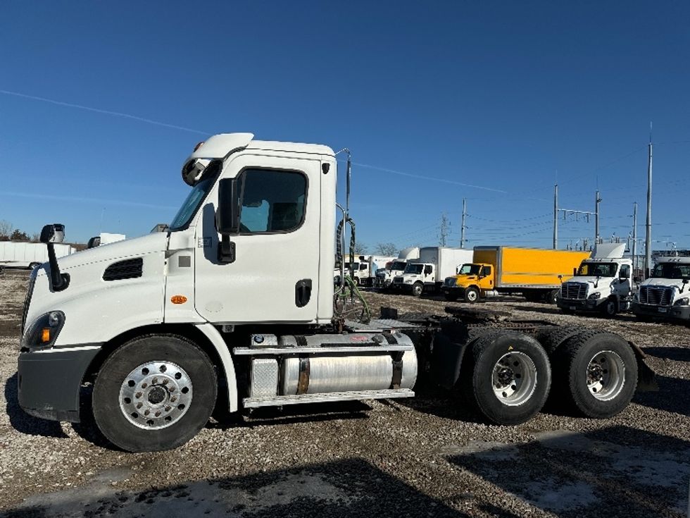 Day Cab Tractor-Heavy Duty Tractors-Freightliner-2018-Cascadia 11364ST-Omaha-NE-306,645\n\t\tmiles-$ 45,500 - Image 4