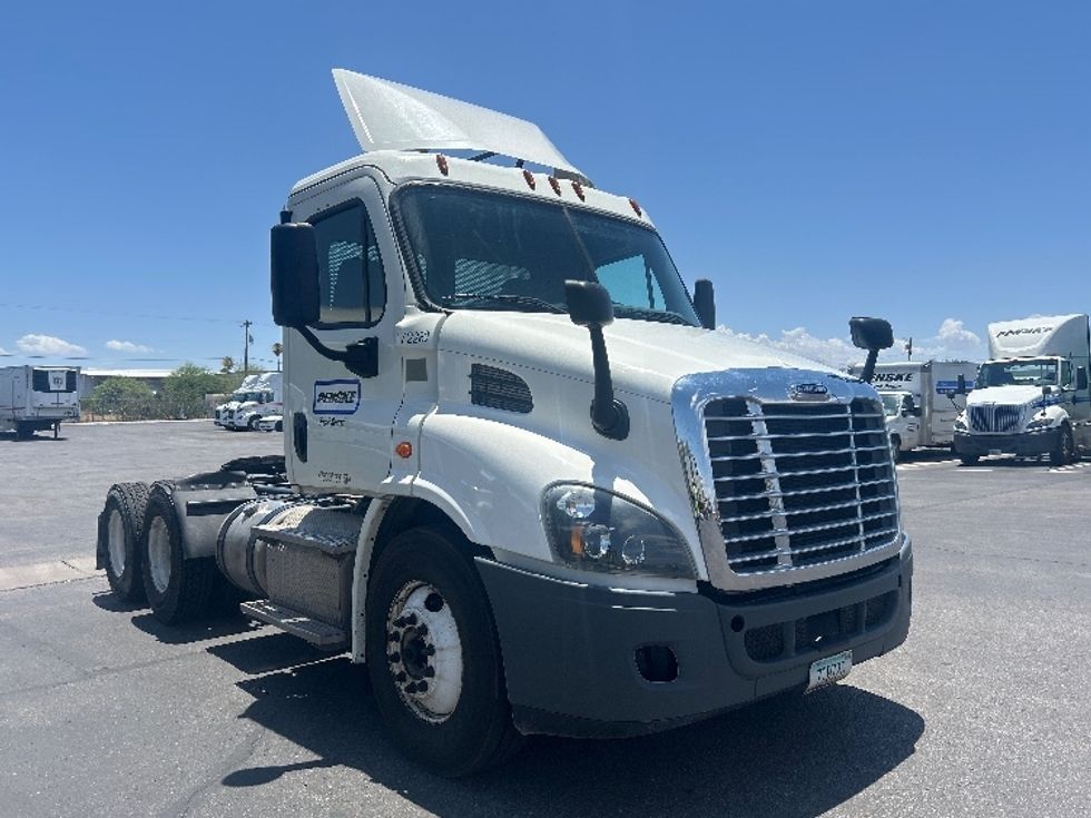 Day Cab Tractor-Heavy Duty Tractors-Freightliner-2018-Cascadia 11364ST-Phoenix-AZ-388,251\n\t\tmiles-$ 31,500 - Image 1