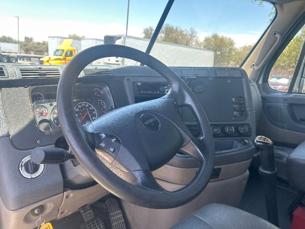 Day Cab Tractor-Heavy Duty Tractors-Freightliner-2018-Cascadia 11364ST-Phoenix-AZ-388,251\n\t\tmiles-$ 31,500 - Image 10