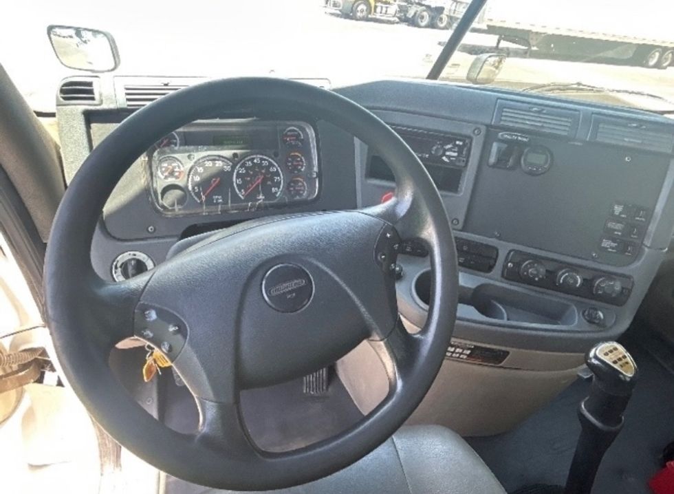 Day Cab Tractor-Heavy Duty Tractors-Freightliner-2018-Cascadia 11364ST-Phoenix-AZ-388,251\n\t\tmiles-$ 31,500 - Image 11