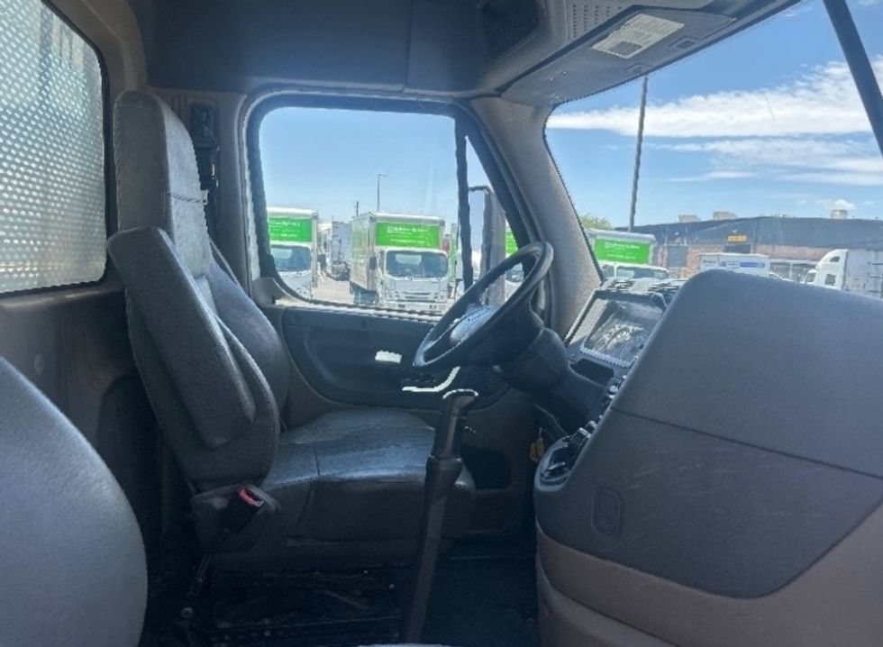 Day Cab Tractor-Heavy Duty Tractors-Freightliner-2018-Cascadia 11364ST-Phoenix-AZ-388,251\n\t\tmiles-$ 31,500 - Image 14