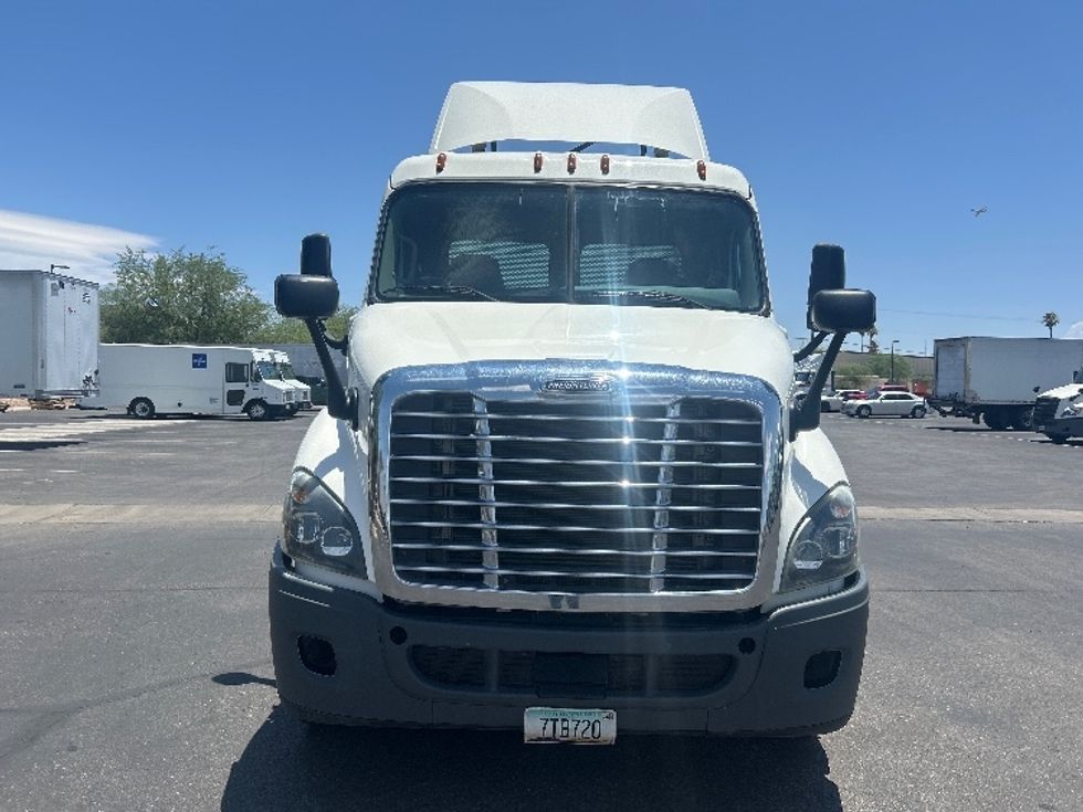 Day Cab Tractor-Heavy Duty Tractors-Freightliner-2018-Cascadia 11364ST-Phoenix-AZ-388,251\n\t\tmiles-$ 31,500 - Image 2