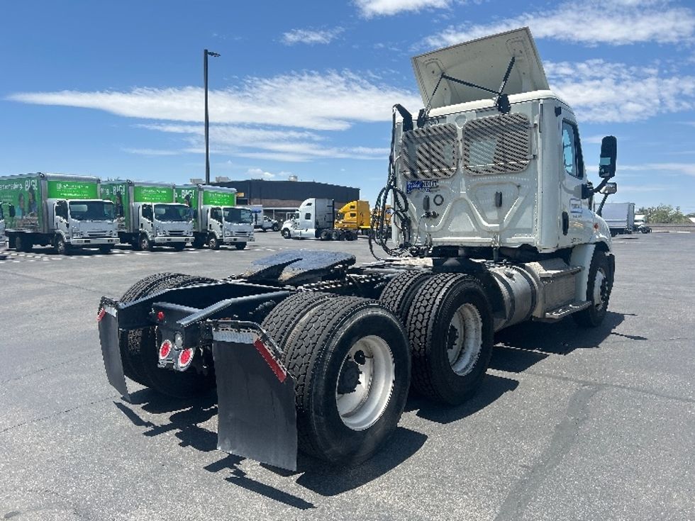 Day Cab Tractor-Heavy Duty Tractors-Freightliner-2018-Cascadia 11364ST-Phoenix-AZ-388,251\n\t\tmiles-$ 31,500 - Image 7