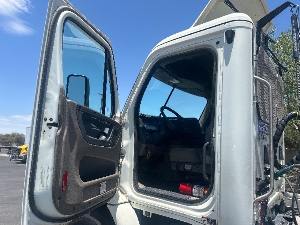 Day Cab Tractor-Heavy Duty Tractors-Freightliner-2018-Cascadia 11364ST-Phoenix-AZ-388,251\n\t\tmiles-$ 31,500 - Image 9