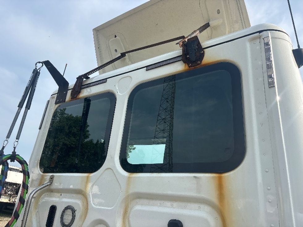 Day Cab Tractor-Heavy Duty Tractors-Freightliner-2018-Cascadia 11364ST-Piqua-OH-667,723\n\t\tmiles-$ 22,750 - Image 18