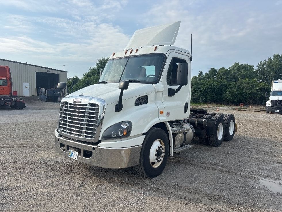 Day Cab Tractor-Heavy Duty Tractors-Freightliner-2018-Cascadia 11364ST-Piqua-OH-667,723\n\t\tmiles-$ 22,750 - Image 3