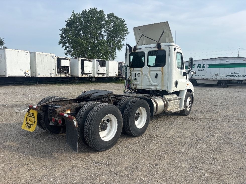 Day Cab Tractor-Heavy Duty Tractors-Freightliner-2018-Cascadia 11364ST-Piqua-OH-667,723\n\t\tmiles-$ 22,750 - Image 7