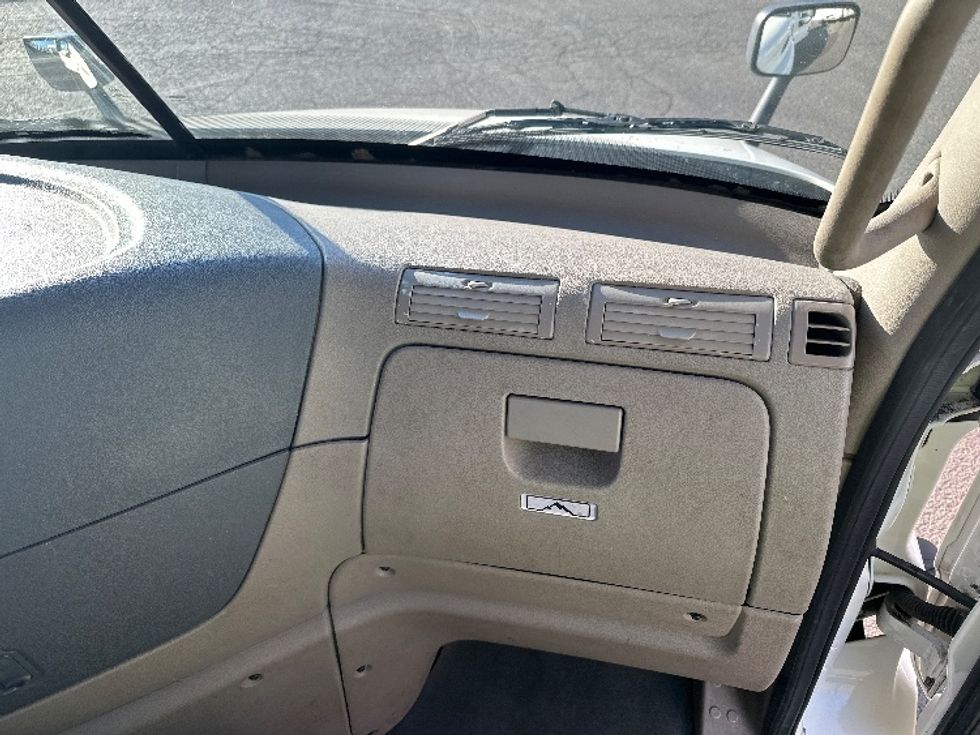 Day Cab Tractor-Heavy Duty Tractors-Freightliner-2018-Cascadia 11364ST-Portland-OR-179,684\n\t\tmiles-$ 48,250 - Image 13