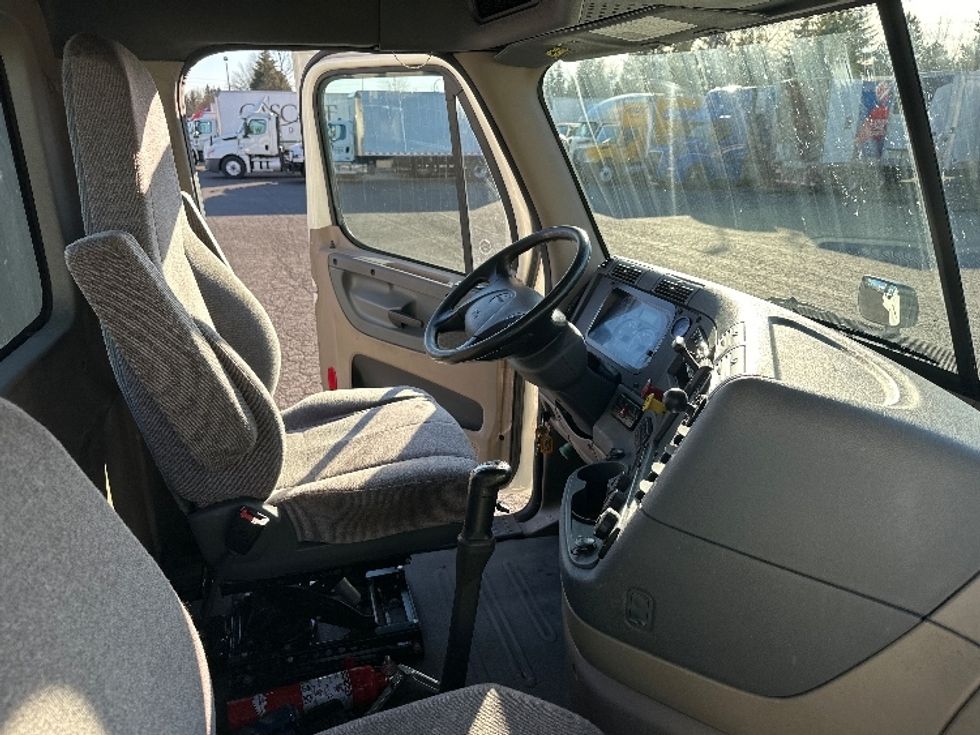 Day Cab Tractor-Heavy Duty Tractors-Freightliner-2018-Cascadia 11364ST-Portland-OR-179,684\n\t\tmiles-$ 48,250 - Image 14