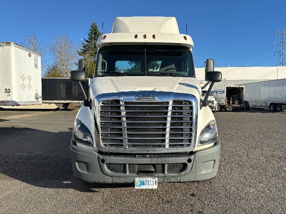 Day Cab Tractor-Heavy Duty Tractors-Freightliner-2018-Cascadia 11364ST-Portland-OR-179,684\n\t\tmiles-$ 48,250 - Image 2