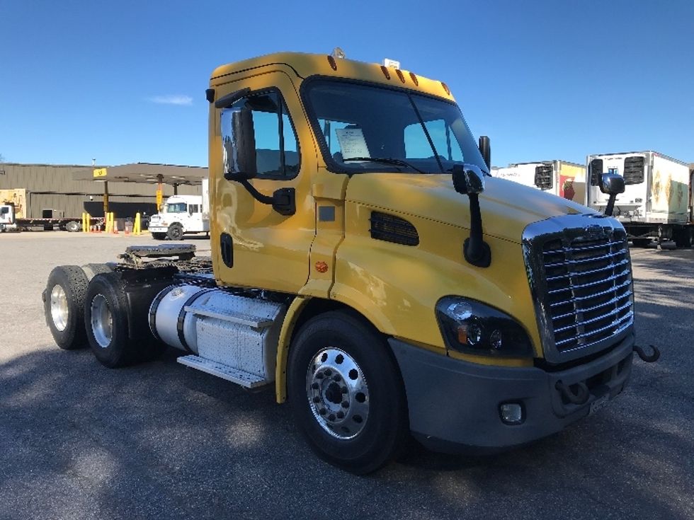 Day Cab Tractor-Heavy Duty Tractors-Freightliner-2018-Cascadia 11364ST-Prince George-VA-532,357\n\t\tmiles-$ 28,500 - Image 1