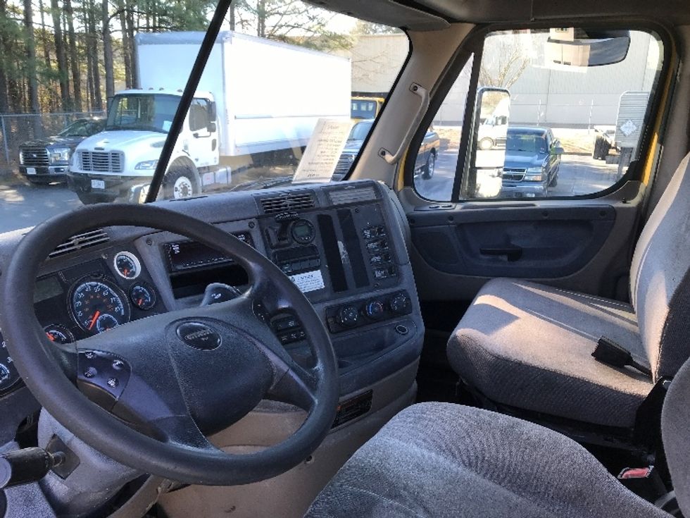 Day Cab Tractor-Heavy Duty Tractors-Freightliner-2018-Cascadia 11364ST-Prince George-VA-532,357\n\t\tmiles-$ 28,500 - Image 10