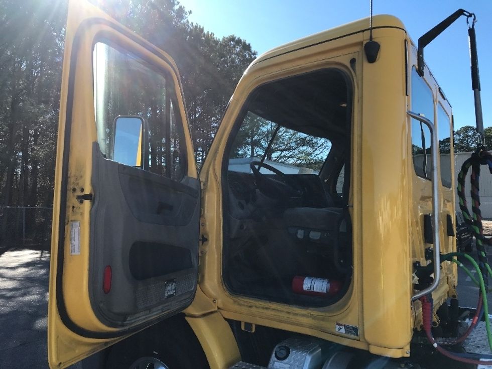 Day Cab Tractor-Heavy Duty Tractors-Freightliner-2018-Cascadia 11364ST-Prince George-VA-532,357\n\t\tmiles-$ 28,500 - Image 9