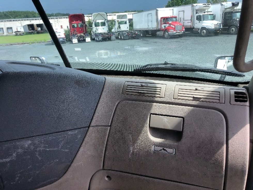 Day Cab Tractor-Heavy Duty Tractors-Freightliner-2018-Cascadia 11364ST-Rochester-NY-260,823\n\t\tmiles-$ 52,500 - Image 13
