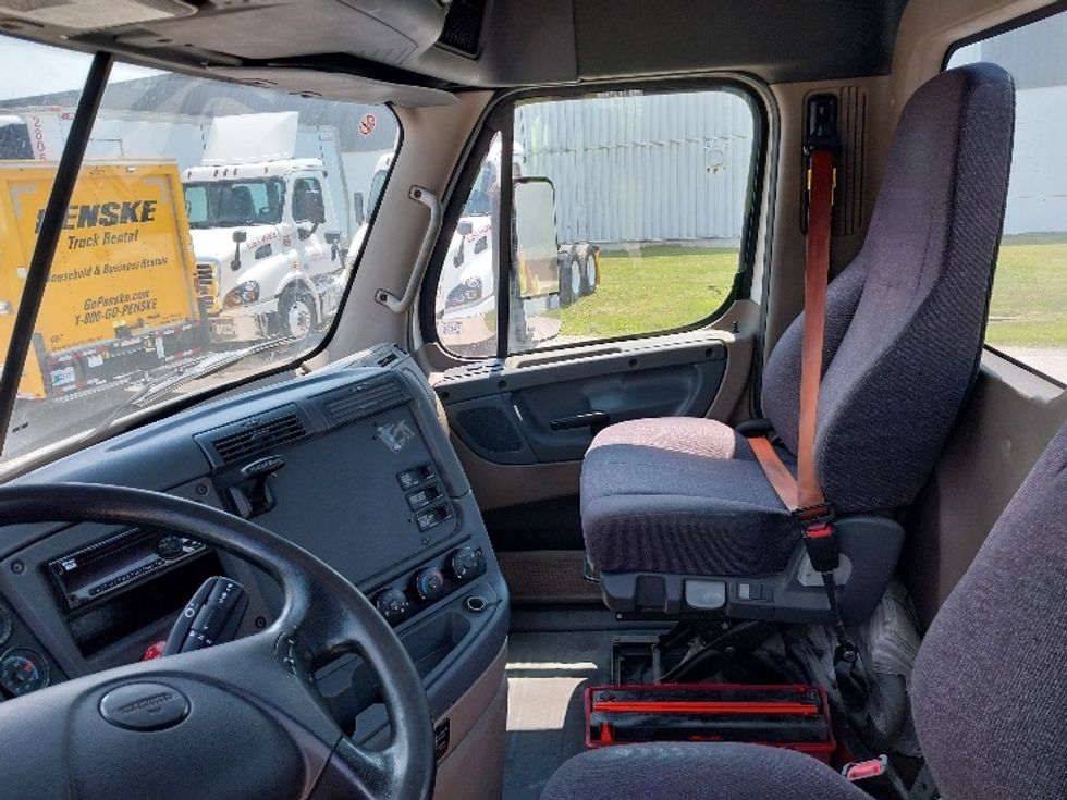 Day Cab Tractor-Heavy Duty Tractors-Freightliner-2018-Cascadia 11364ST-Saginaw-MI-431,031\n\t\tmiles-$ 40,000 - Image 10