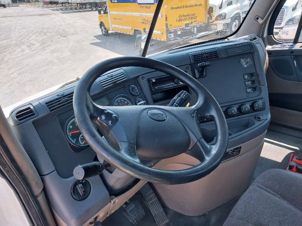Day Cab Tractor-Heavy Duty Tractors-Freightliner-2018-Cascadia 11364ST-Saginaw-MI-431,031\n\t\tmiles-$ 40,000 - Image 11