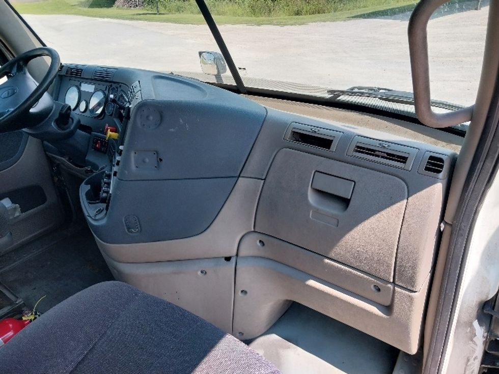 Day Cab Tractor-Heavy Duty Tractors-Freightliner-2018-Cascadia 11364ST-Saginaw-MI-431,031\n\t\tmiles-$ 40,000 - Image 13