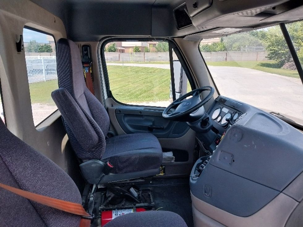 Day Cab Tractor-Heavy Duty Tractors-Freightliner-2018-Cascadia 11364ST-Saginaw-MI-431,031\n\t\tmiles-$ 40,000 - Image 14