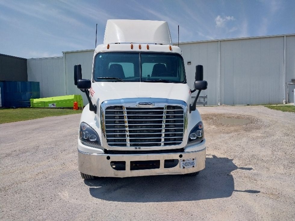 Day Cab Tractor-Heavy Duty Tractors-Freightliner-2018-Cascadia 11364ST-Saginaw-MI-431,031\n\t\tmiles-$ 40,000 - Image 2