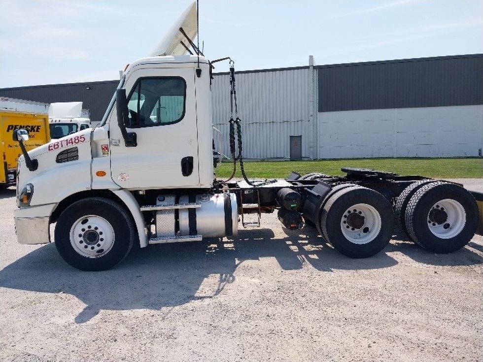 Day Cab Tractor-Heavy Duty Tractors-Freightliner-2018-Cascadia 11364ST-Saginaw-MI-431,031\n\t\tmiles-$ 40,000 - Image 4