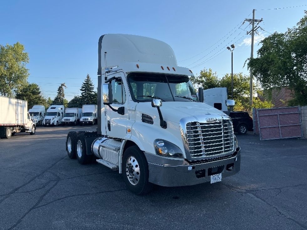 Day Cab Tractor-Heavy Duty Tractors-Freightliner-2018-Cascadia 11364ST-Saginaw-MI-444,037\n\t\tmiles-$ 41,250 - Image 1
